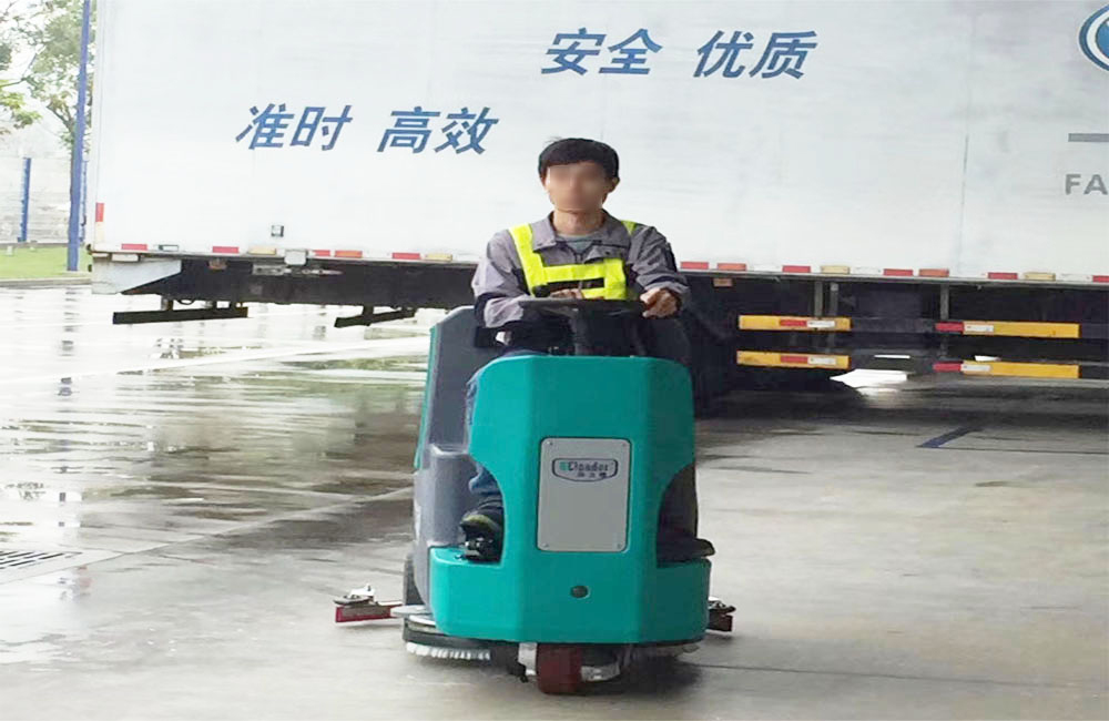 杭州物業(yè)公司采購科力德SA3-850/125駕駛式洗地機